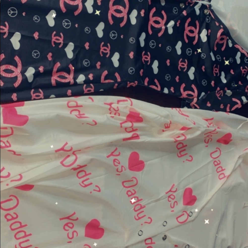 Clothes - Picture 2 of 7